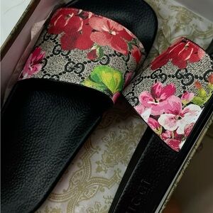 Gucci Women's Floral Slide Sandals - Black and Red